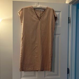 Madewell v neck dress with button backing